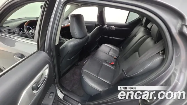 Lexus CT200h 2011 thumb 12