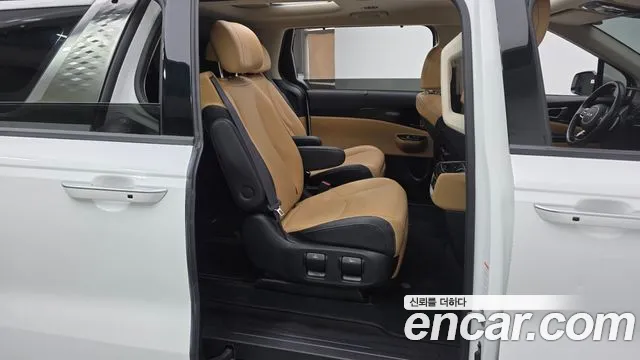 Kia Carnival 2021 thumb 11