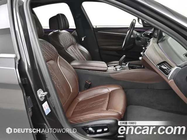 BMW 5-Series 2020 thumb 10