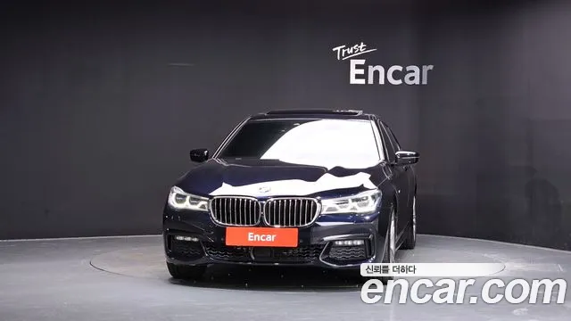 BMW 7-Series 2018 thumb 3