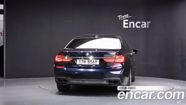 BMW 7-Series 2018 thumb 4