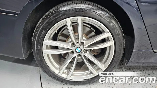BMW 7-Series 2018 thumb 5