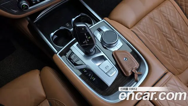 BMW 7-Series 2020 thumb 9