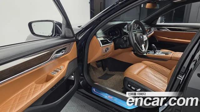 BMW 7-Series 2020 thumb 10
