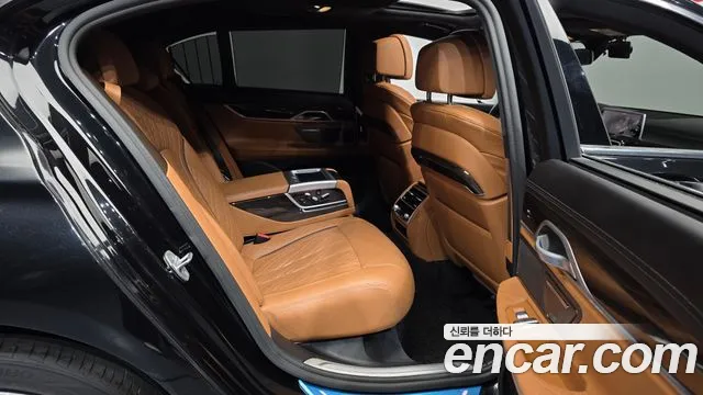 BMW 7-Series 2020 thumb 12
