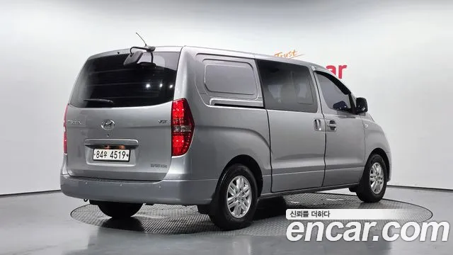 Hyundai Starex 2016 thumb 2