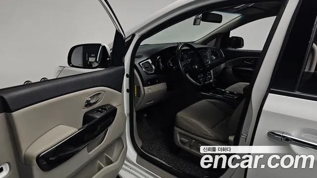 Kia Carnival 2019 thumb 9