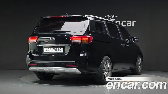 Kia Carnival 2015 thumb 2