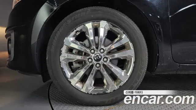 Kia Carnival 2015 thumb 5