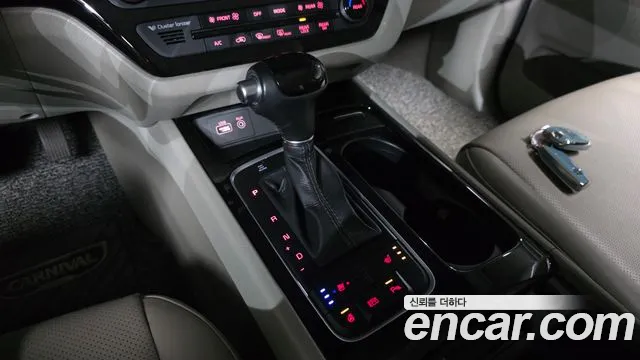 Kia Carnival 2015 thumb 9