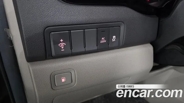 Kia Carnival 2015 thumb 12