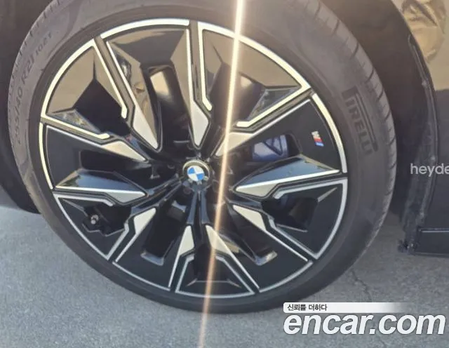 BMW i7 2023 thumb 5
