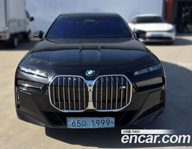 BMW i7 2023 thumb 8