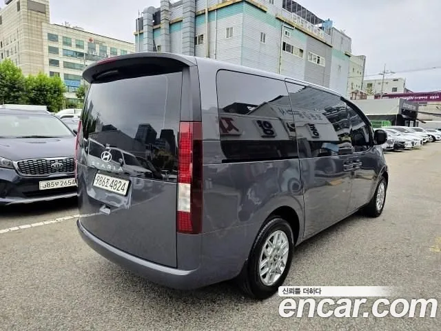 Hyundai Staria 2024 thumb 4