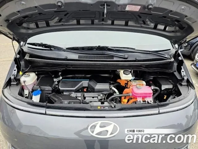 Hyundai Staria 2024 thumb 5