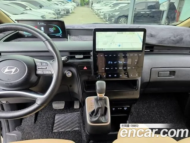 Hyundai Staria 2024 thumb 7