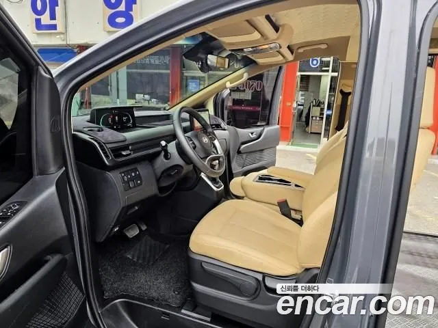 Hyundai Staria 2024 thumb 8