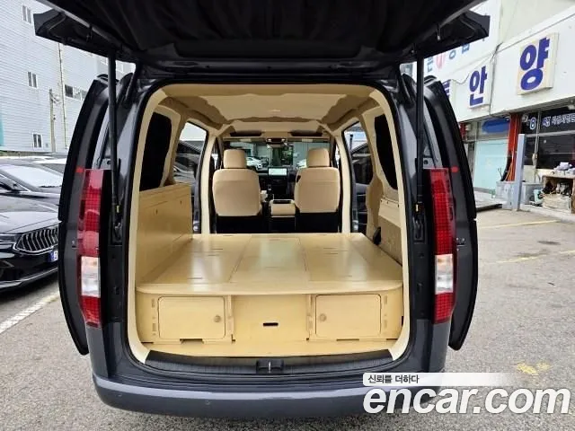 Hyundai Staria 2024 thumb 10