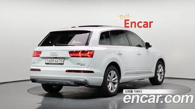 Audi Q7 2019 thumb 2