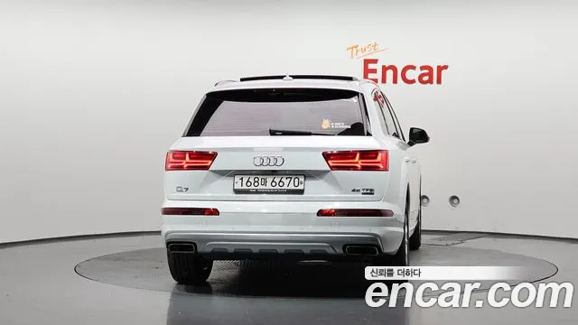 Audi Q7 2019 thumb 4
