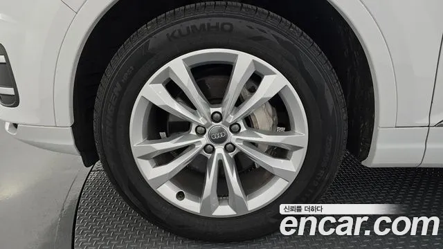 Audi Q7 2019 thumb 5