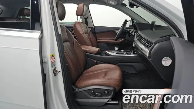 Audi Q7 2019 thumb 10