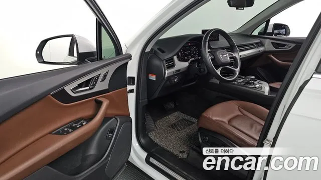 Audi Q7 2019 thumb 11