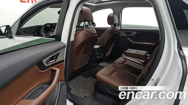 Audi Q7 2019 thumb 12