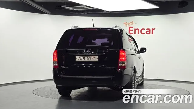 Kia Carnival 2013 thumb 4