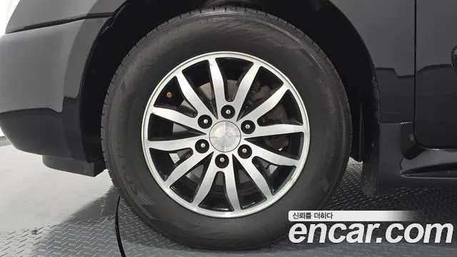 Kia Carnival 2013 thumb 5