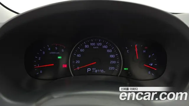 Kia Carnival 2013 thumb 8