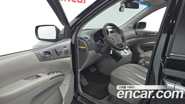 Kia Carnival 2013 thumb 10