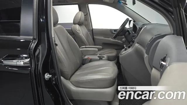 Kia Carnival 2013 thumb 11