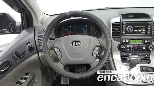 Kia Carnival 2013 thumb 12