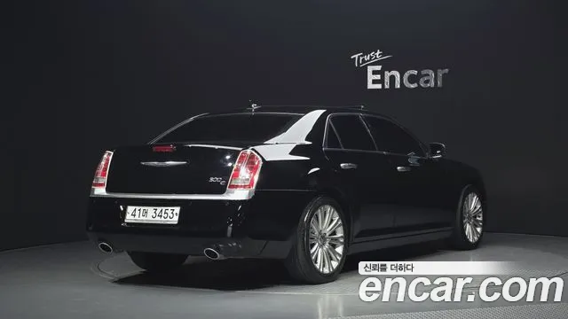 Chrysler 300C 2013 thumb 2