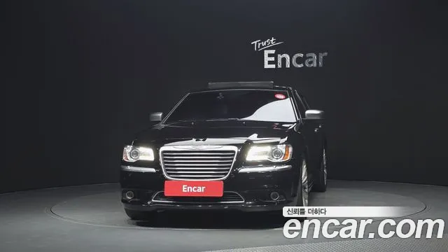 Chrysler 300C 2013 thumb 3