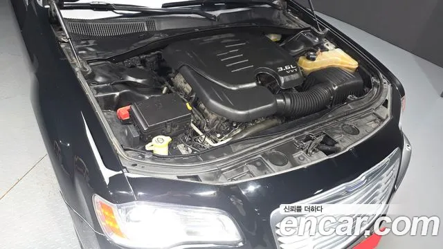 Chrysler 300C 2013 thumb 6