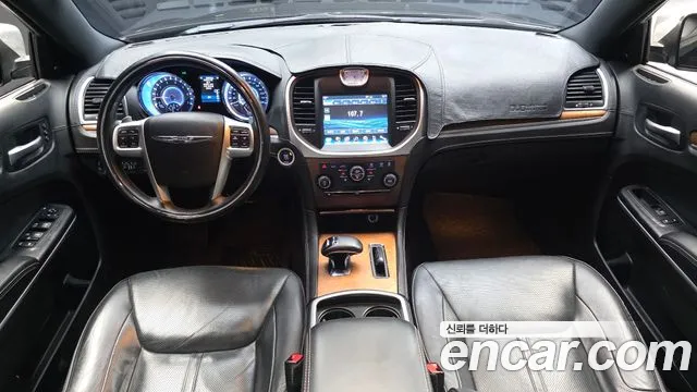Chrysler 300C 2013 thumb 7