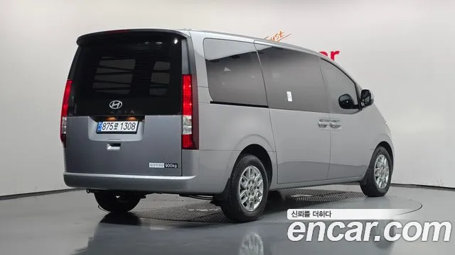 Hyundai Staria 2025 thumb 2