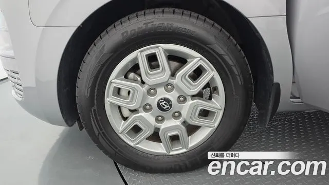 Hyundai Staria 2025 thumb 5