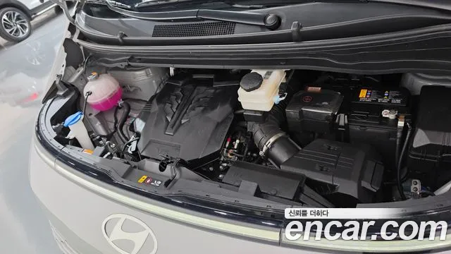 Hyundai Staria 2025 thumb 6