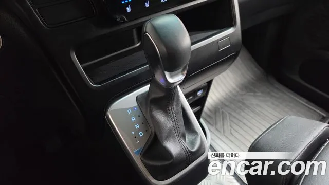 Hyundai Staria 2025 thumb 9