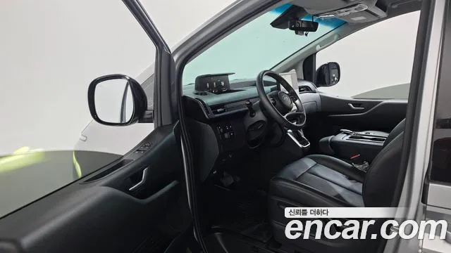 Hyundai Staria 2025 thumb 10