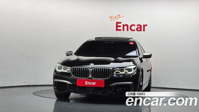 BMW 7-Series 2018 thumb 3