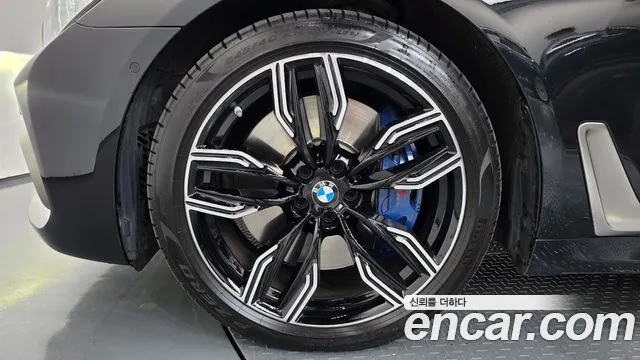 BMW 7-Series 2018 thumb 5