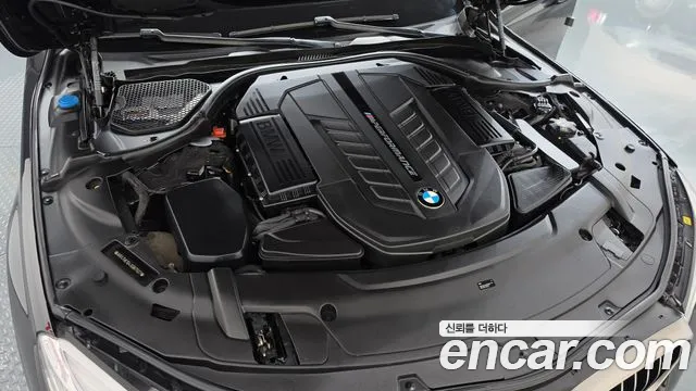 BMW 7-Series 2018 thumb 6