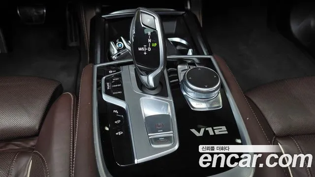 BMW 7-Series 2018 thumb 9