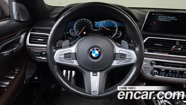 BMW 7-Series 2018 thumb 12