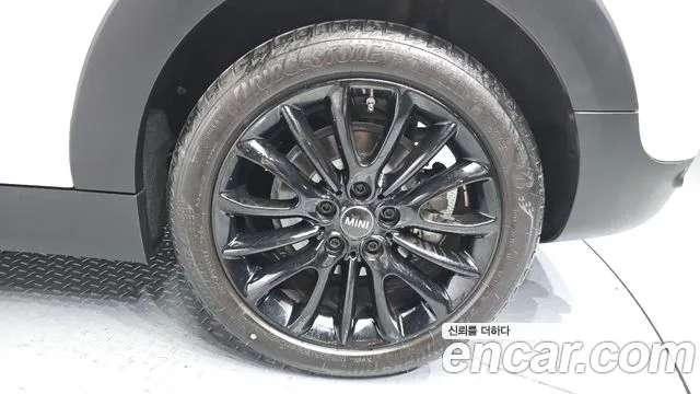 MINI Clubman 2019 thumb 4