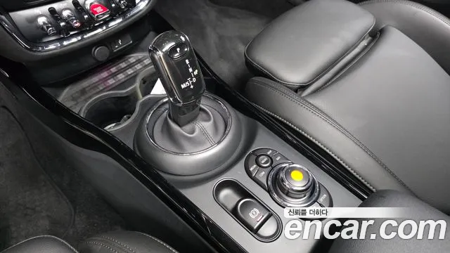 MINI Clubman 2019 thumb 8